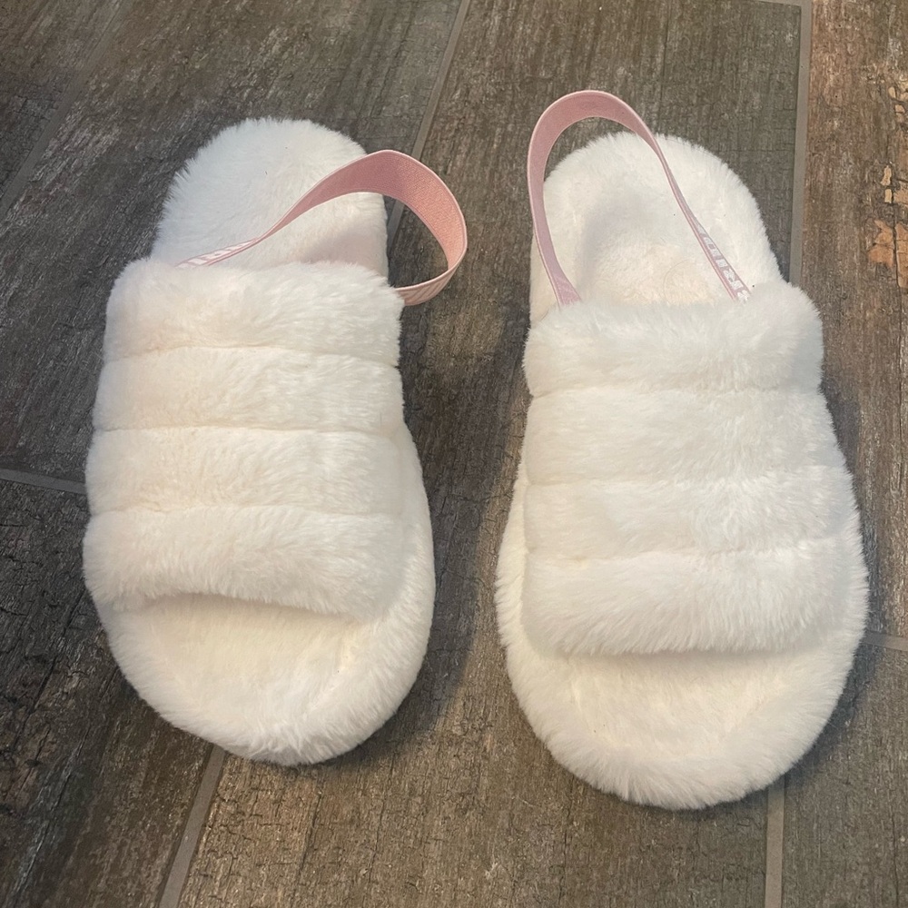 Cozy White Bride Faux Fur Slippers